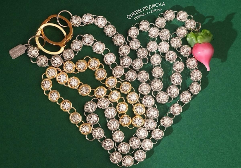 У нас на сайте появился новый романтичный раздел с украшениями. Там мы собрали все изделия на тему любви и сердечек, чтобы вам было удобнее выбирать подарок на День Святого Валентина.
