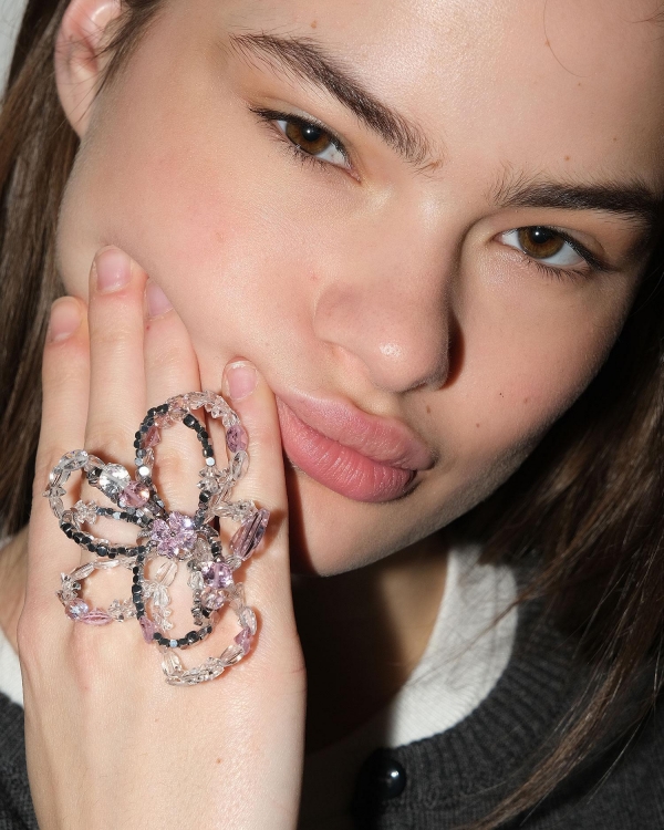Кольцо GREYROSE сплетенное вручную с кристаллами Swarovski серого и розового цвета