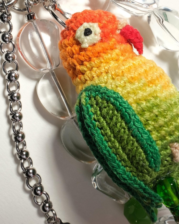 Брелок в виде попугая и серебряной цепью на сумку LOVEBIRD SILVER