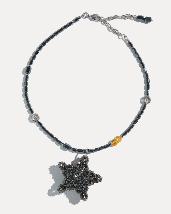 Колье с черной звездой из кристаллов GREY STAR COFFEE X LEMONS 