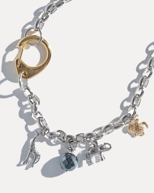 Серебряное колье с золотым карабином с фигурками африканских животных SAFARI 2.0 от COFFEE x LEMONS 