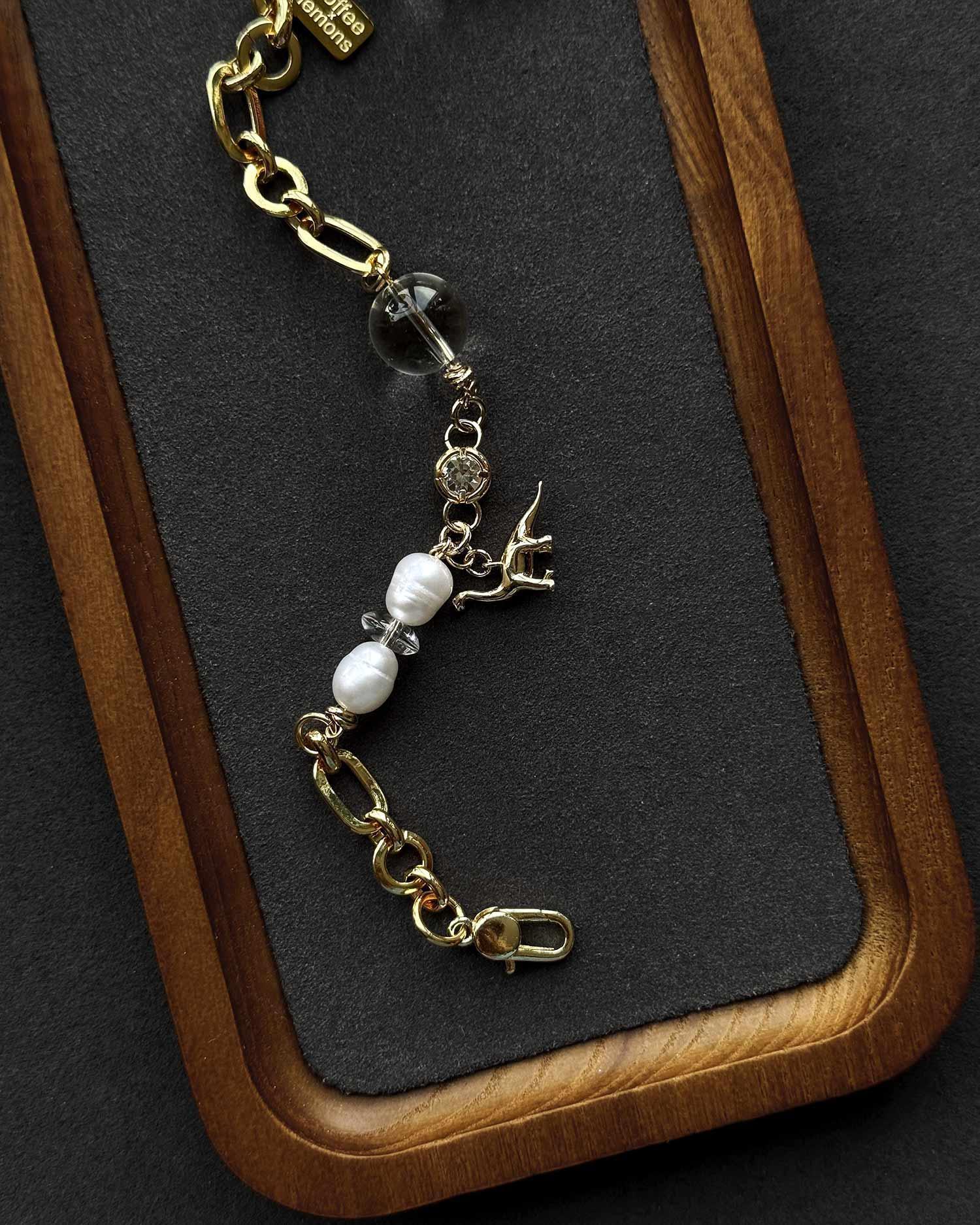 Браслет с золотым динозавром и горным хрусталем DINO PARK GOLD от COFFEE x LEMONS (shop_cxl_17.jpg) Браслет с золотым динозавром и горным хрусталем DINO PARK GOLD от COFFEE x LEMONS