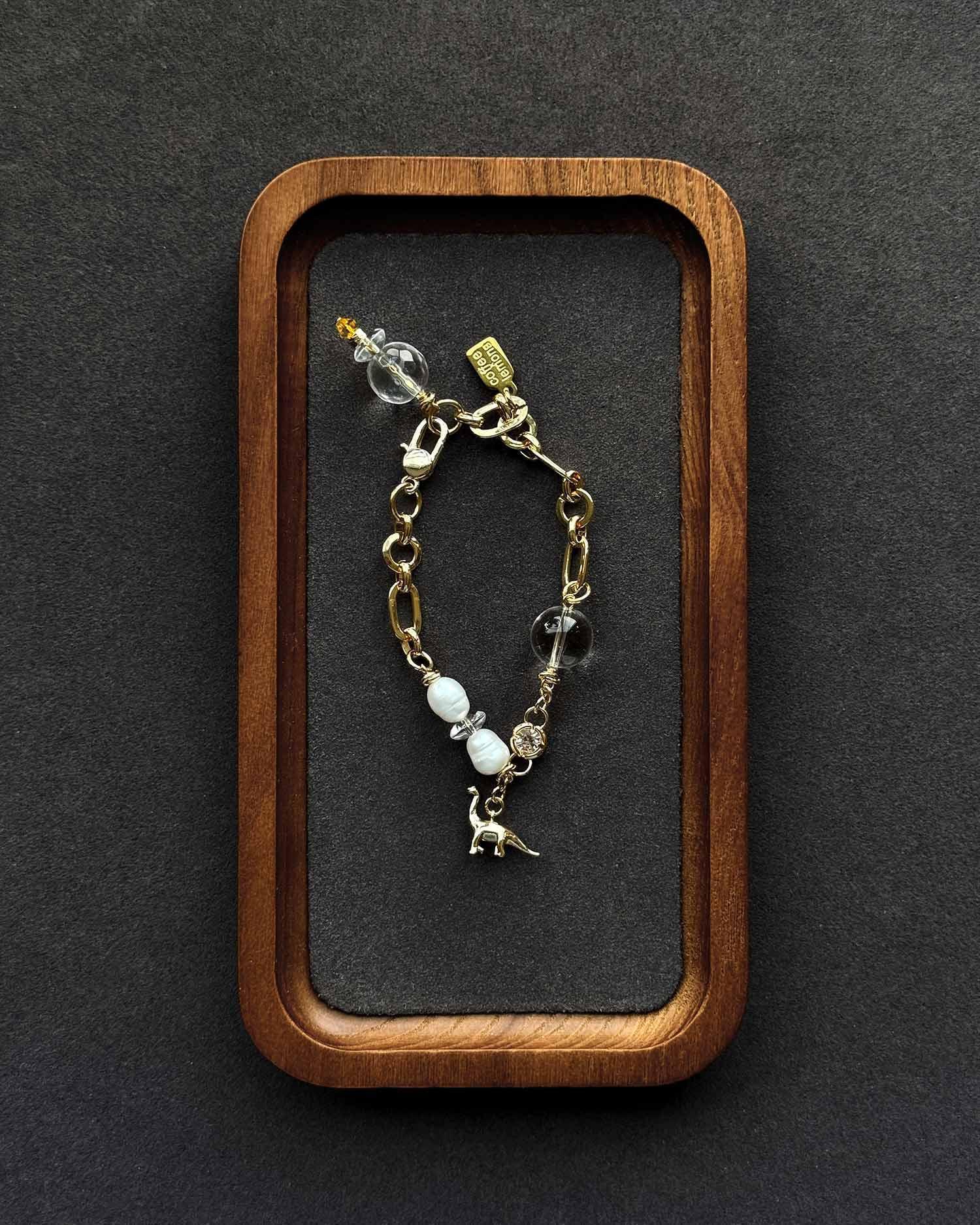 золотой браслет с подвеской в виде динозавра на ноге (shop_cxl_19.jpg) золотой браслет с подвеской в виде динозавра на ноге