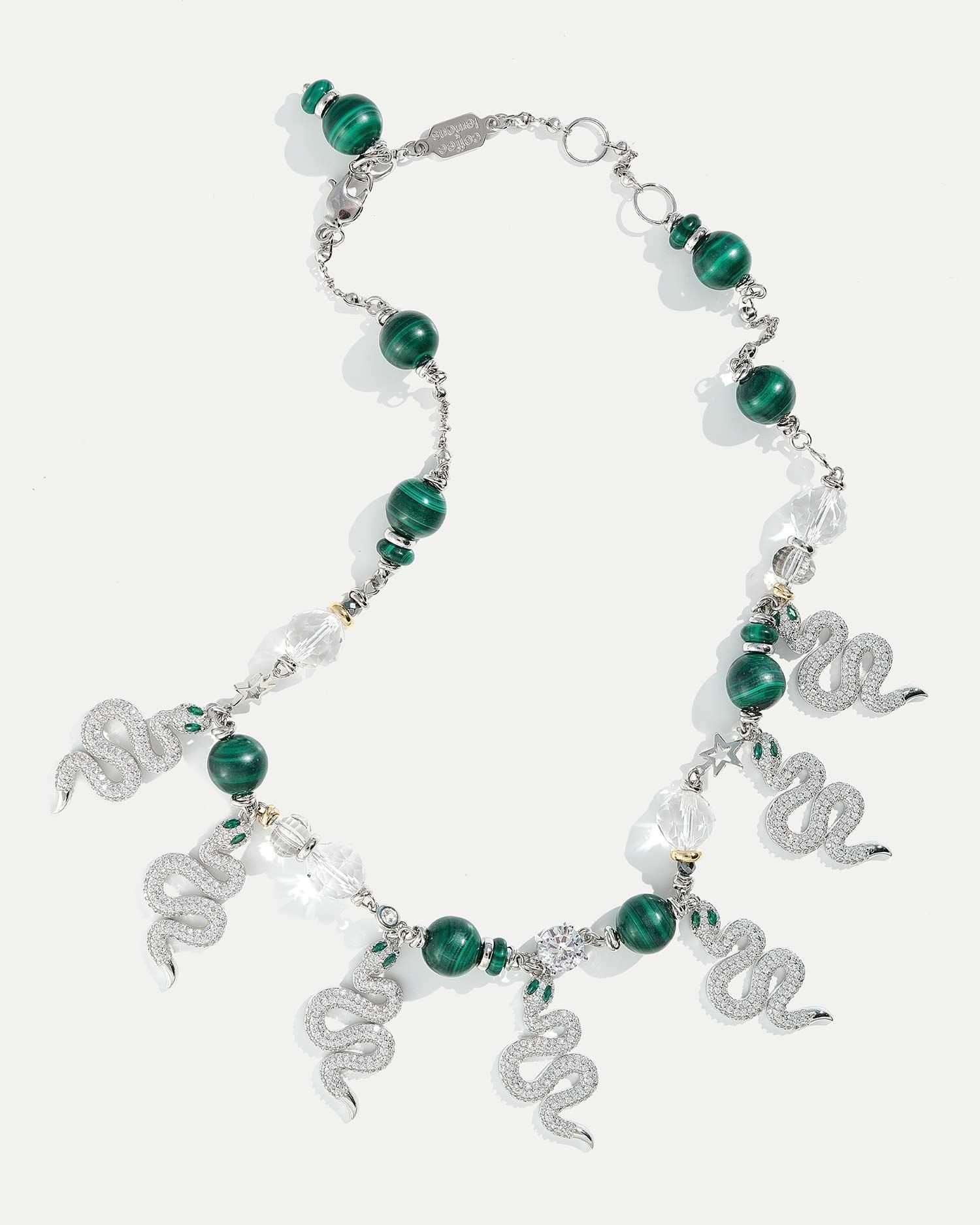 Колье ручной работы с малахитом и змеями из фианитов