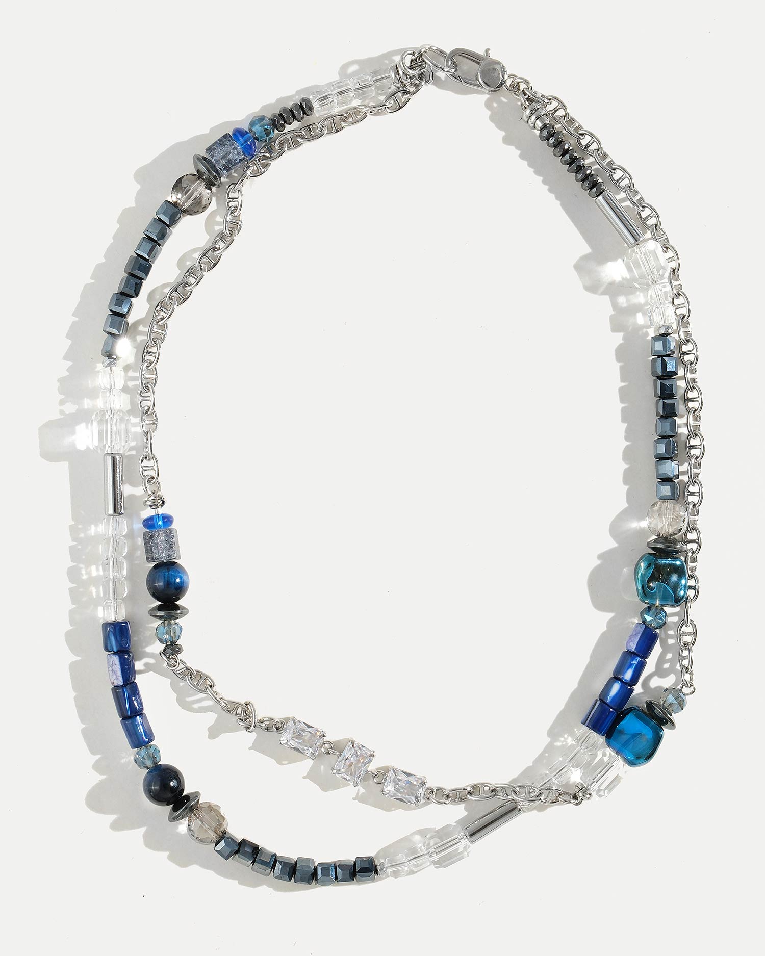 Колье ручной работы в новогоднем стиле из перламутра, гематита и ювелирного сплава