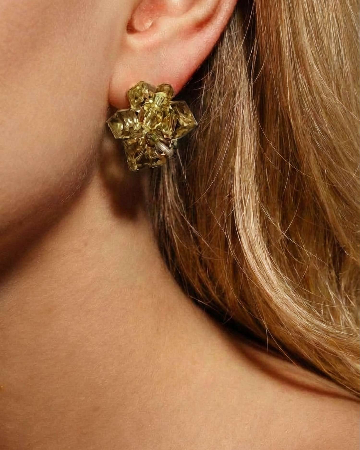 Серьги гвоздики с хрустальным стеклом лимонного цвета и родием