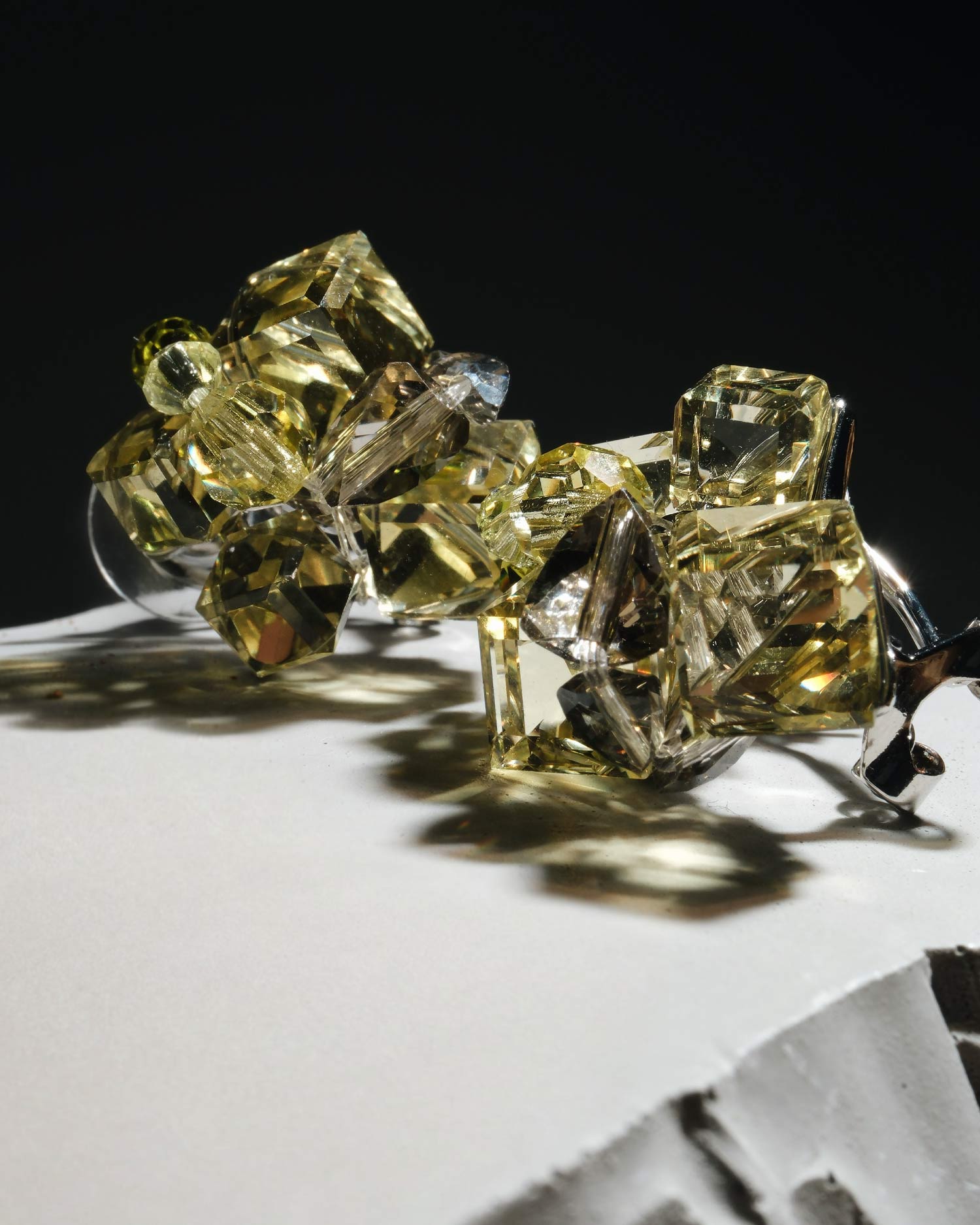 Серьги с крупным лимонным стеклом ручной работы