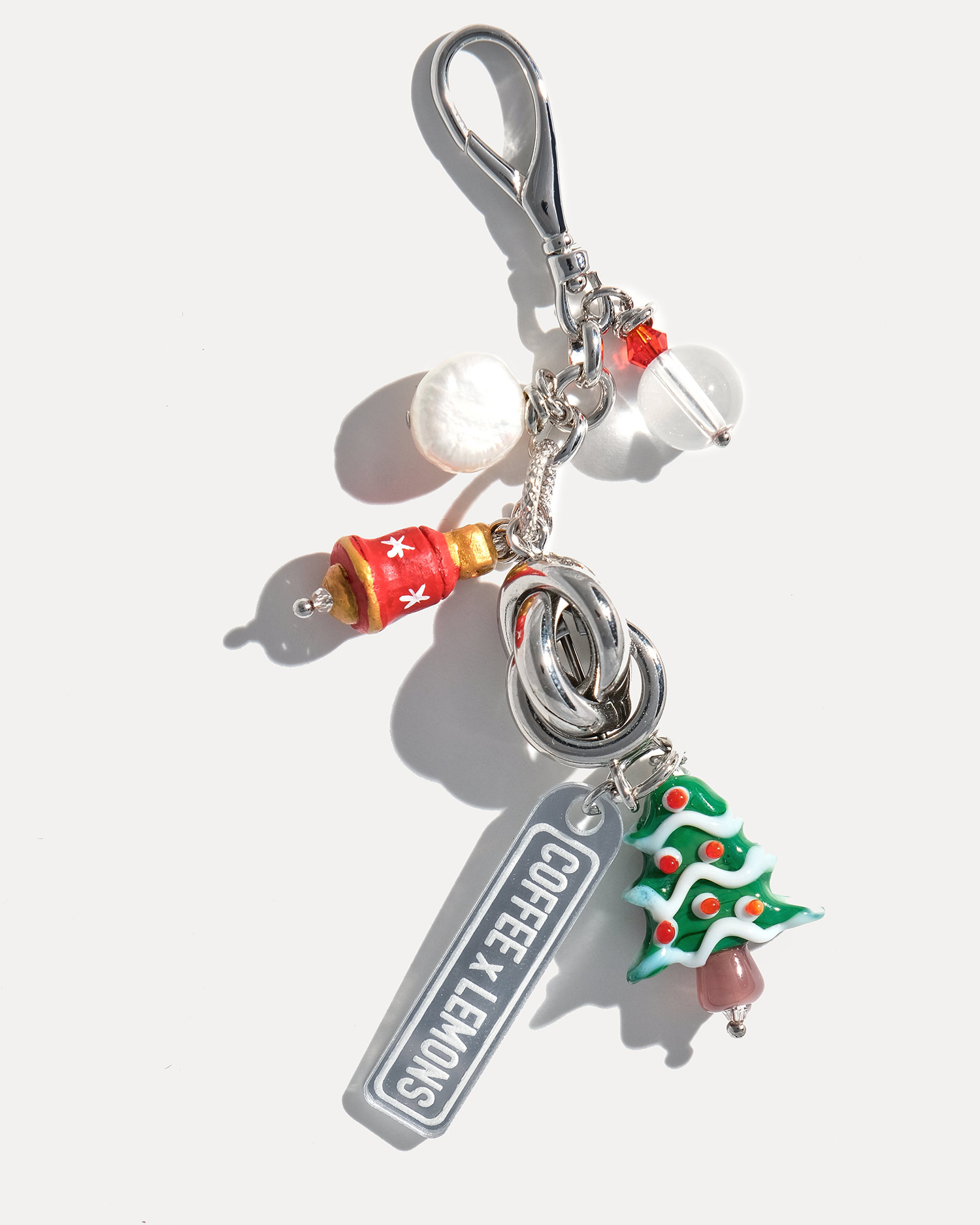 Новогодний брелок на сумку с елкой и новогодним колокольчиком от COFFEE x LEMONS