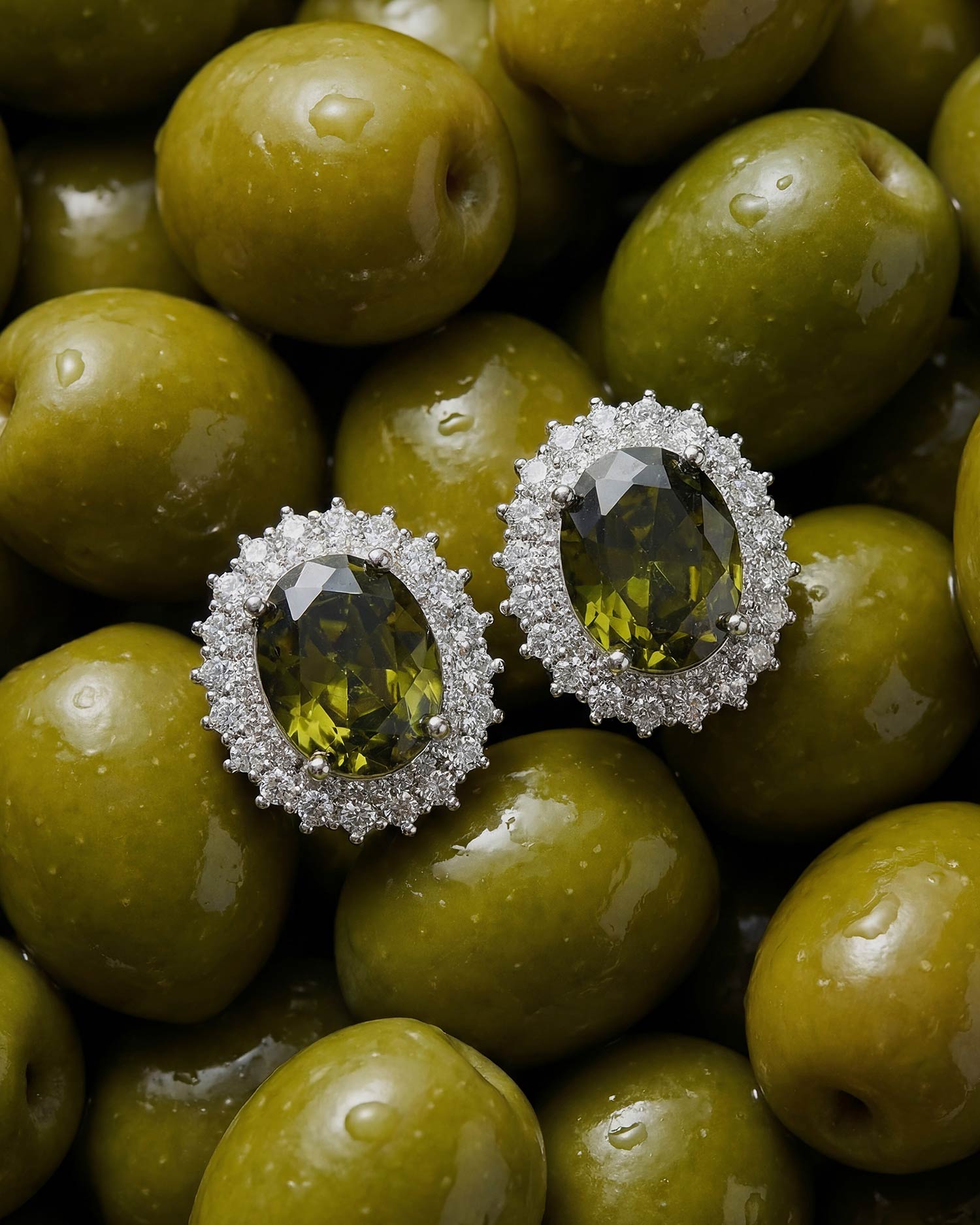 Серьги OLIVE CHRYSTAL с зеленым овальным кристаллом, серьги с фианитами в оливковой цветовой гамме