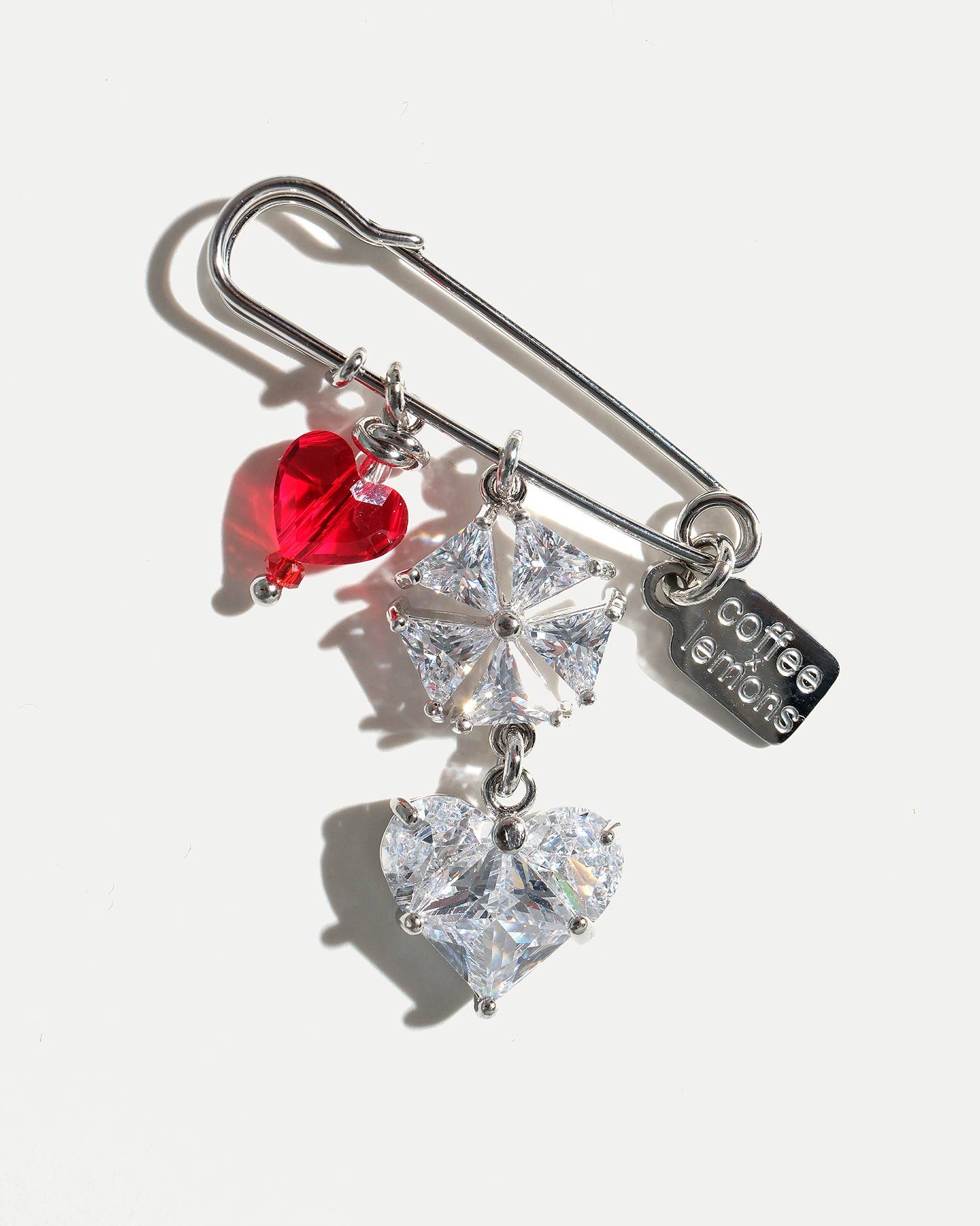 Дизайнерская брошь HEART CHOICE SILVER с кристаллами Swarovski и подвесками в форме сердца