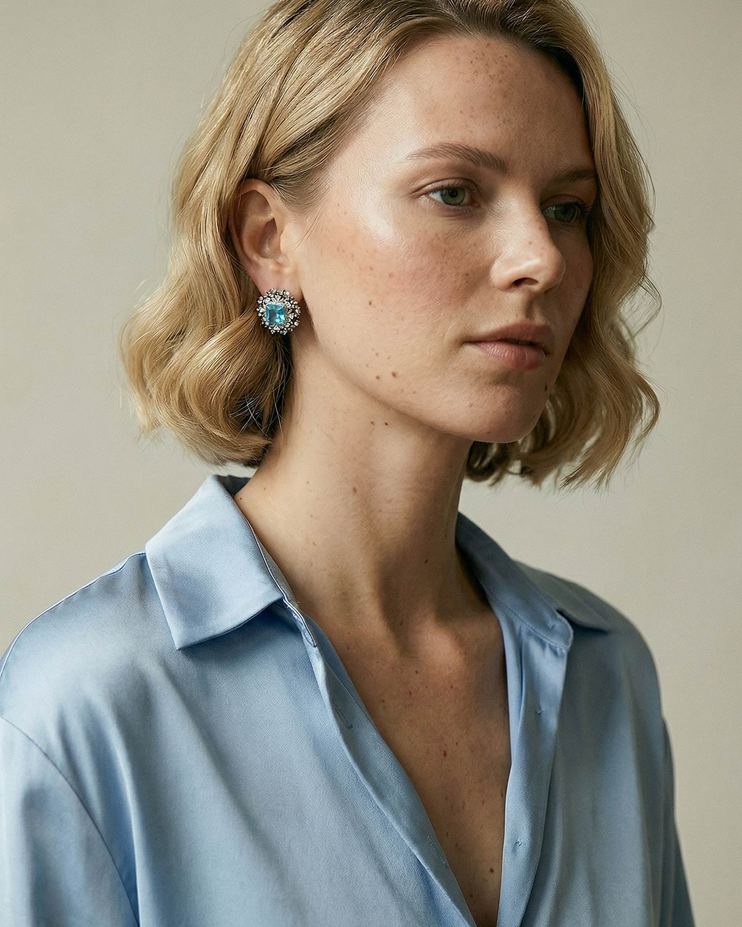 Серьги с кристаллами голубого цвета массивные