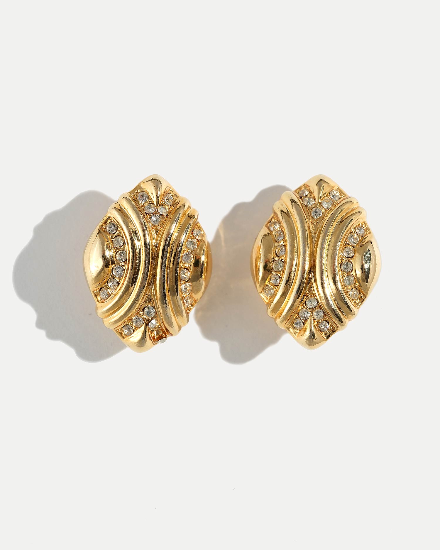 Золотые винтажные клипсы с кристаллами