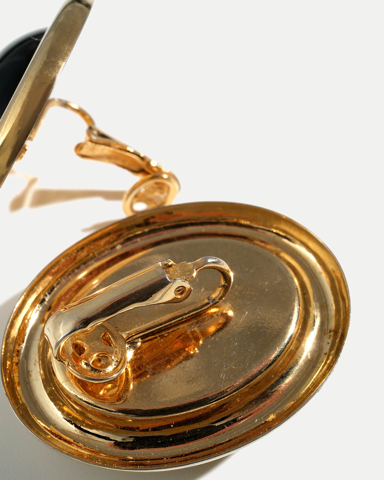 Винтажные клипсы овальной формы