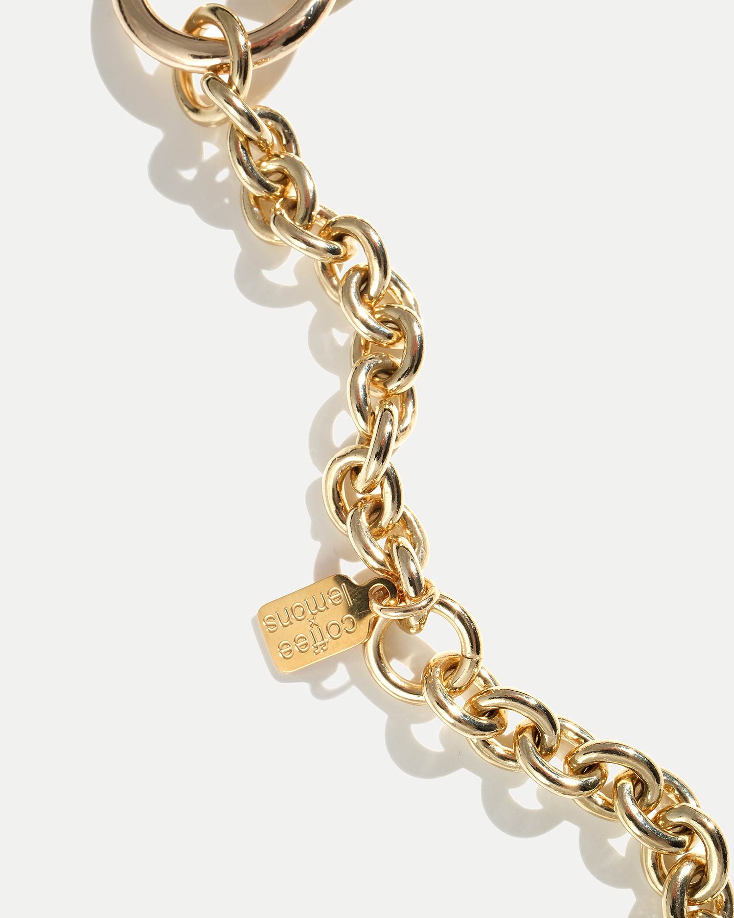 Колье ручной работы с бусиной в виде лягушки