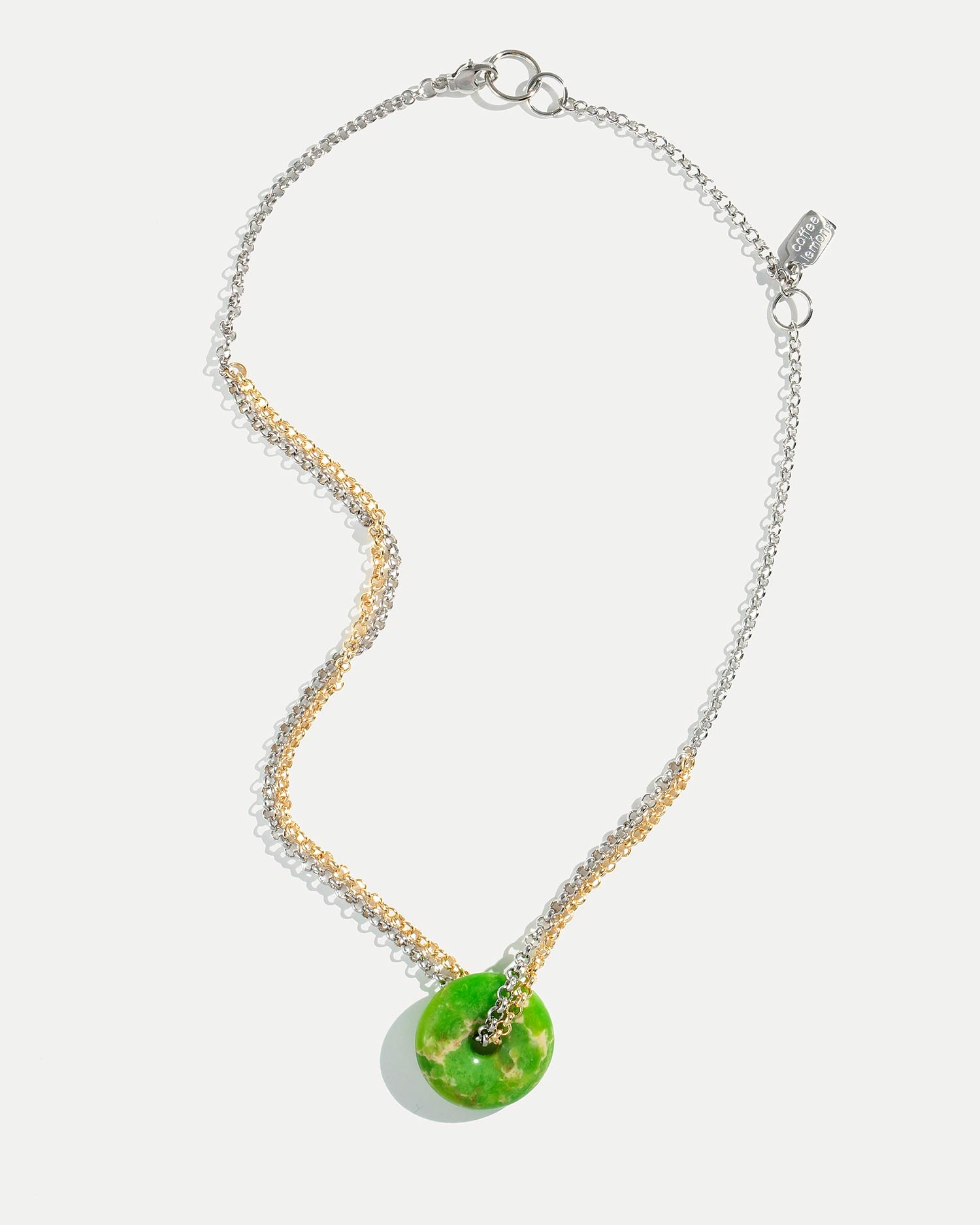 Колье ручной работы с подвеской в виде зеленого диска 