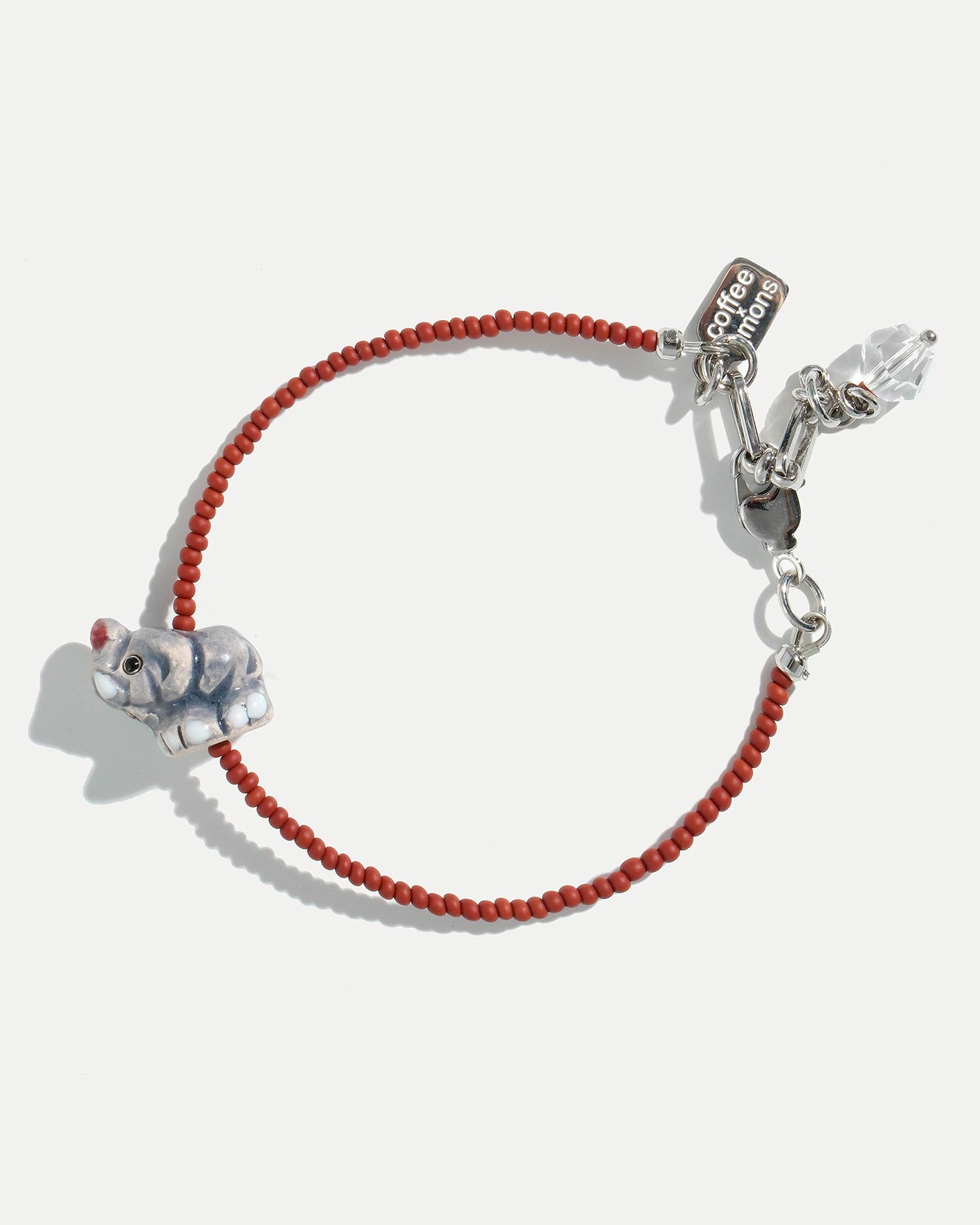 Браслет с бусиной слона из бисера