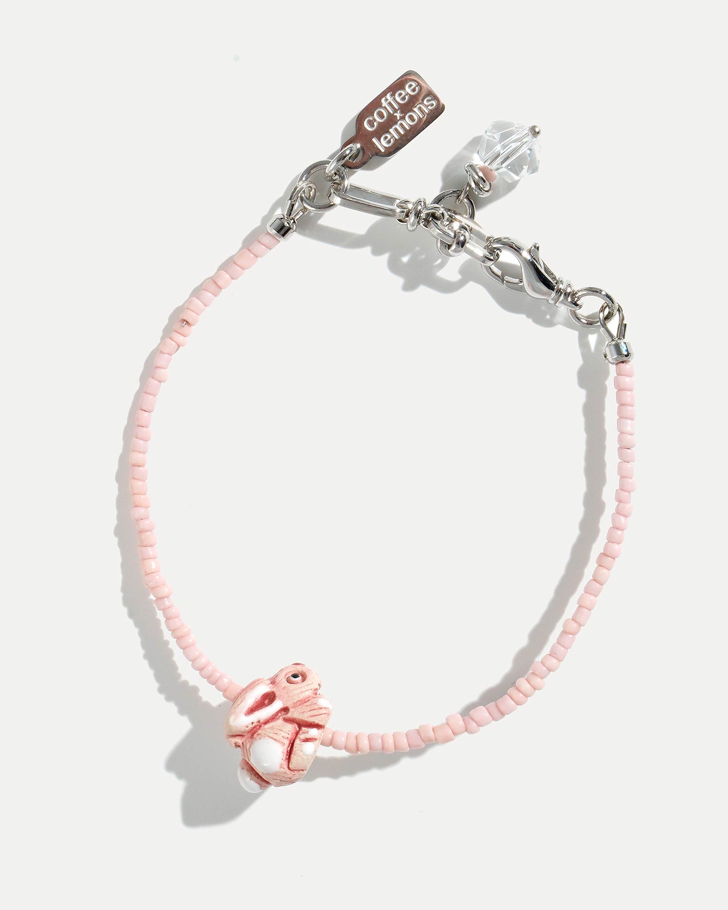 Браслет розового цвета из бисера