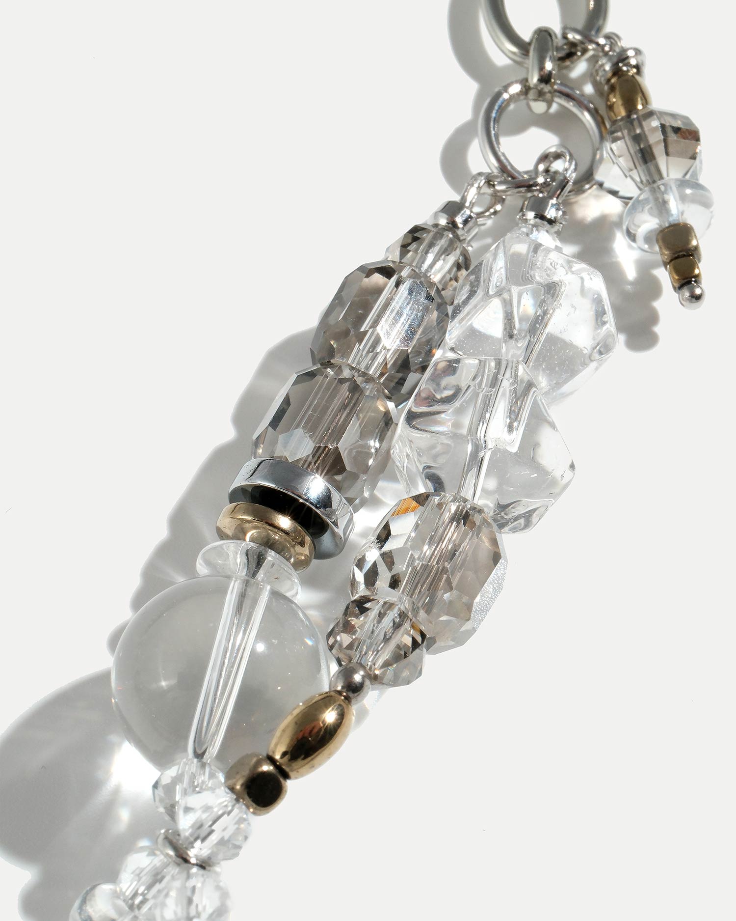 Коль ручонй работы с хрусталем и бусиной в виде саламандры