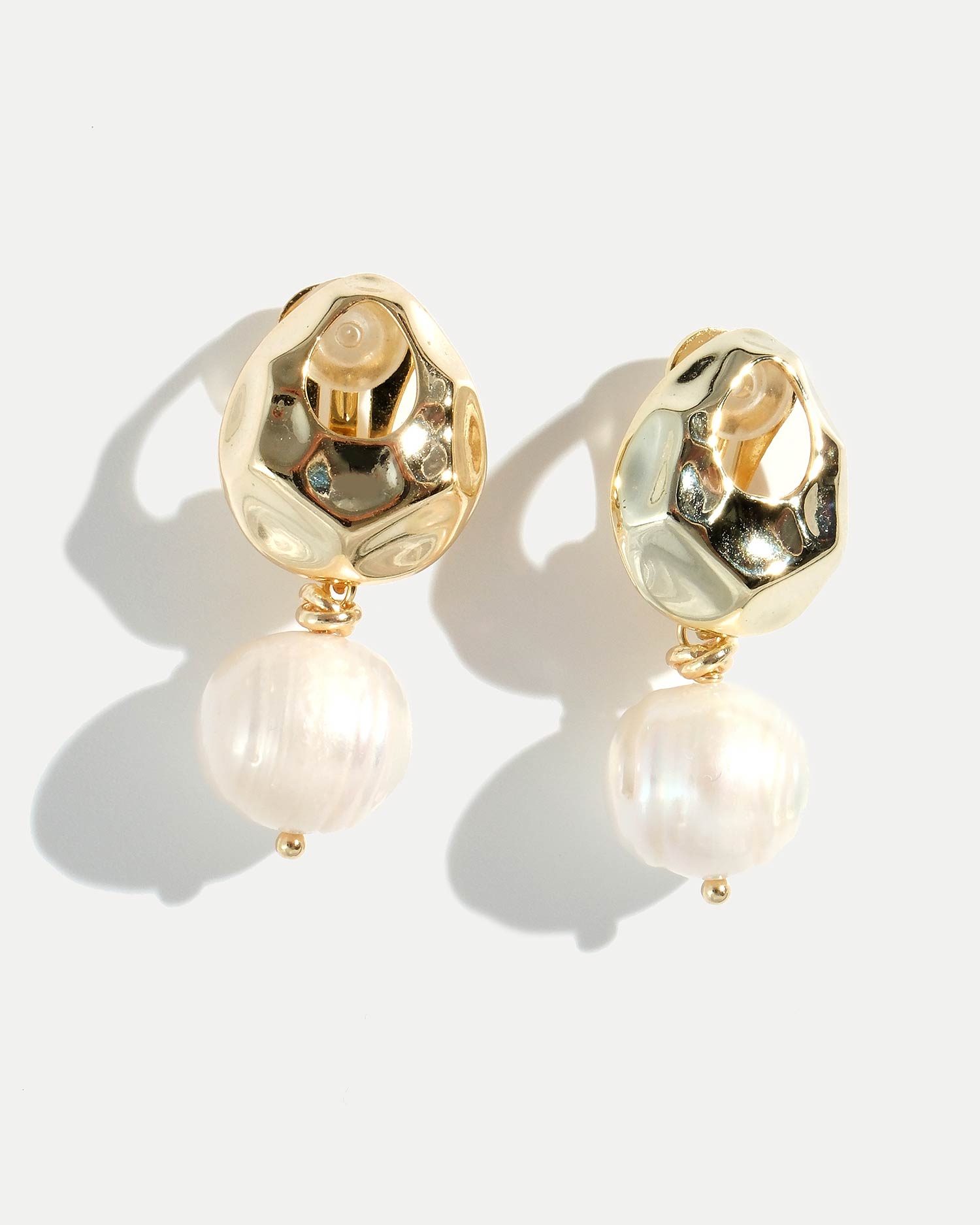 Клипсы с жемчугом от COFFEE x LEMONS