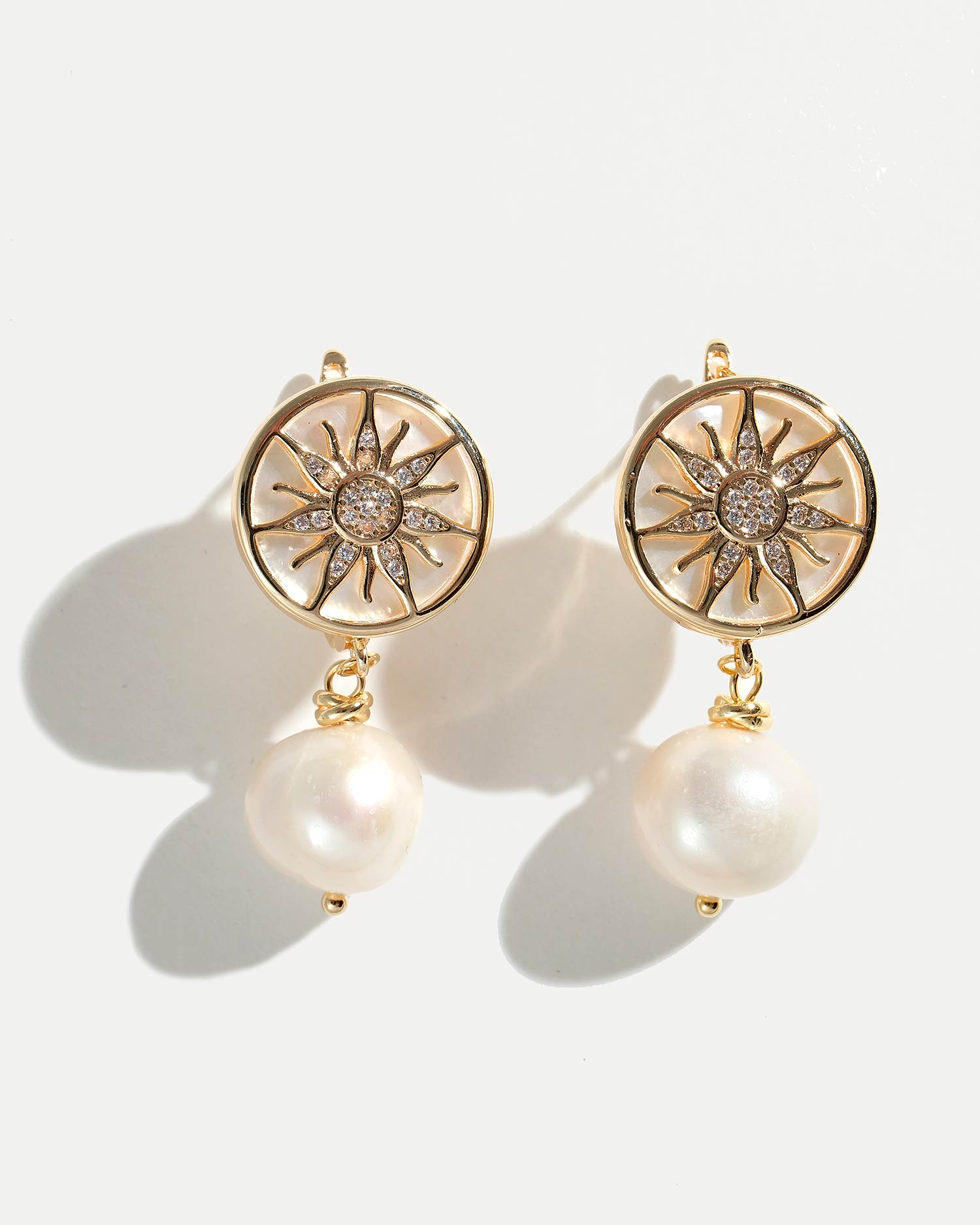 Серьги золотые в виде солнца от COFFEE x LEMONS