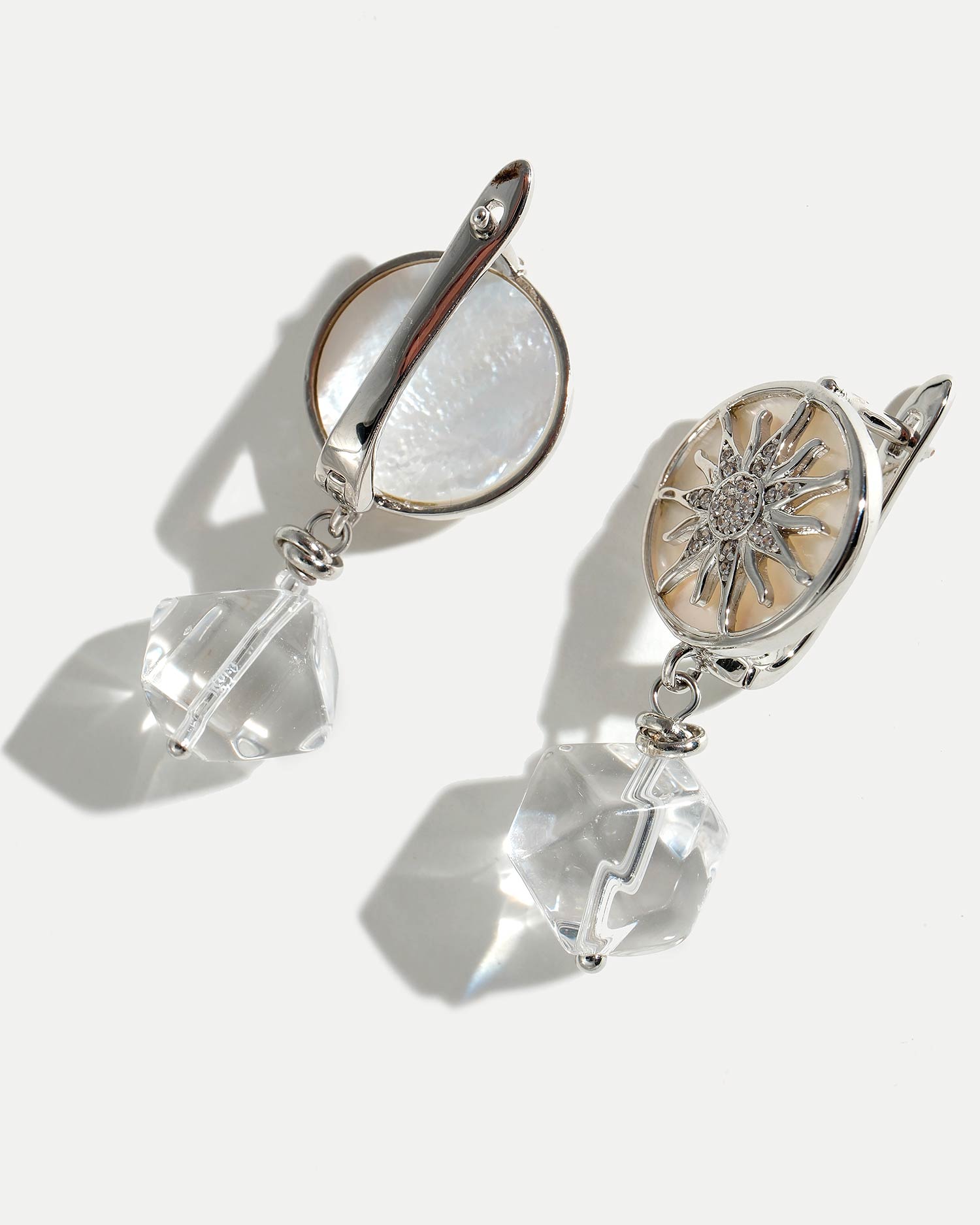 Серьги ручной работы в виде солнца и хрусталем от COFFEE x LEMONS