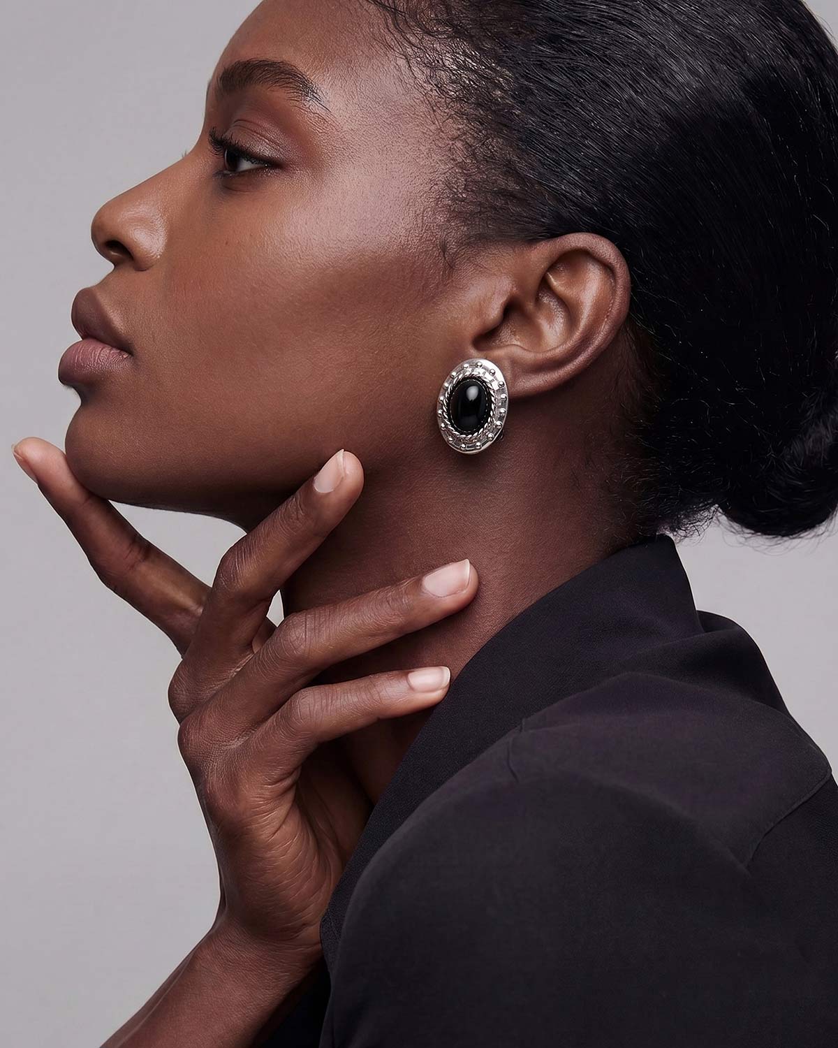 Винтажные клипсы с черным камнем