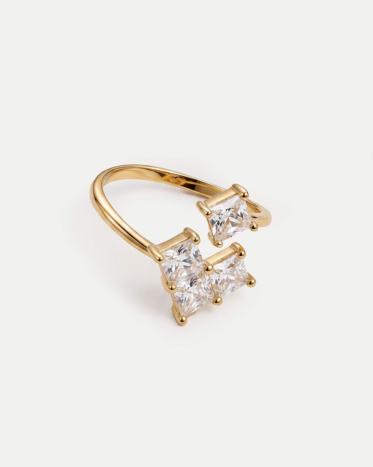 Золотое разомкнутое кольцо с четырьмя квадратными фианитами