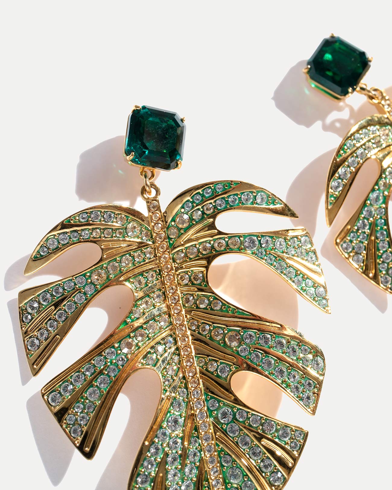 Винтажные серьги Swarovski с зелеными камнями