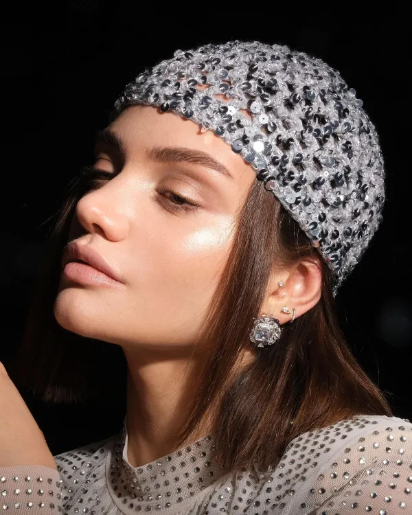 Серебристая шапка кроше связанная вручную GATSBY SILVER от COFFEE x LEMONS