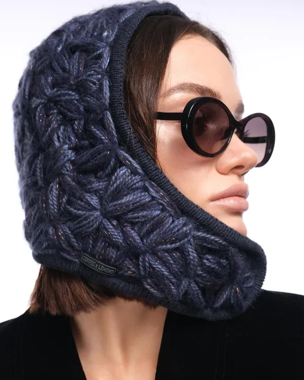 Темно-синий чепчик в классическом стиле связанный вручную GREY GARDENS BLUE