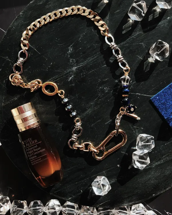 Золотое колье из коллаборации Estēe Lauder & COFFEE x LEMONS 