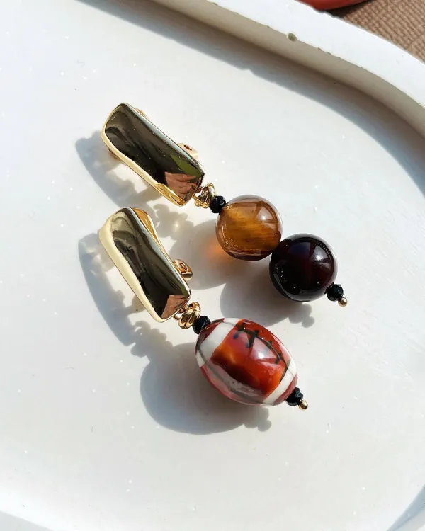Серьги-клипсы Регби из агата, керамической бусины, расписанной вручную, шпинели и ювелирного сплава