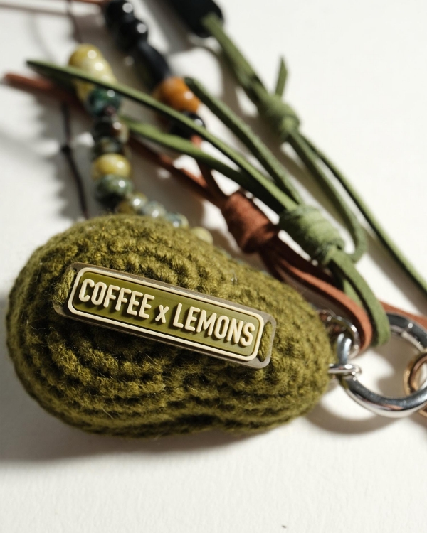 Брелок на сумку с авокадо вязанный AVOCADO MINI COFFEE X LEMONS