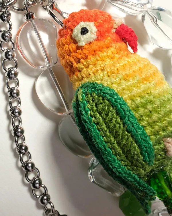 Брелок в виде попугая и серебряной цепью на сумку LOVEBIRD SILVER