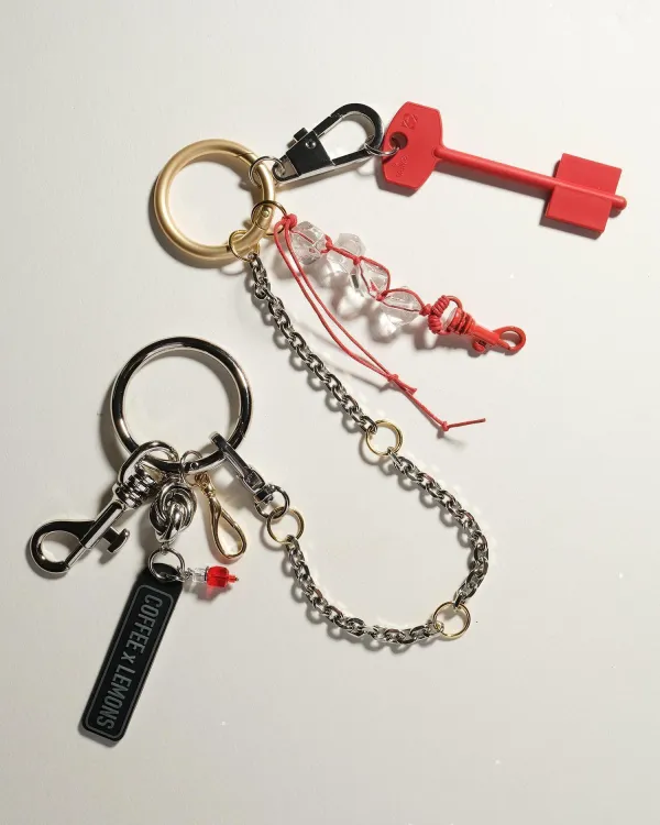 Брелок на сумку из цепей BASE KEY RED COFFEE X LEMONS