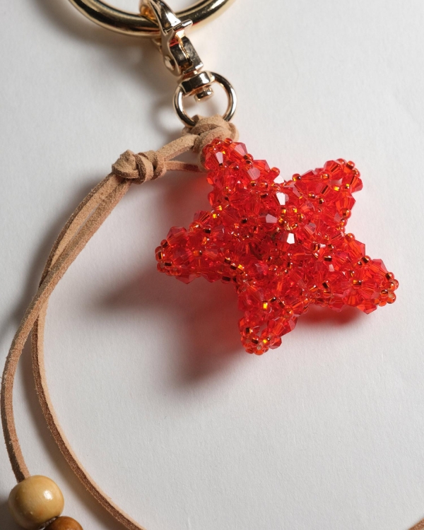 Украшение на сумку RED STAR KEYCHAIN в виде красной морской звезды от COFFEE x LEMONS