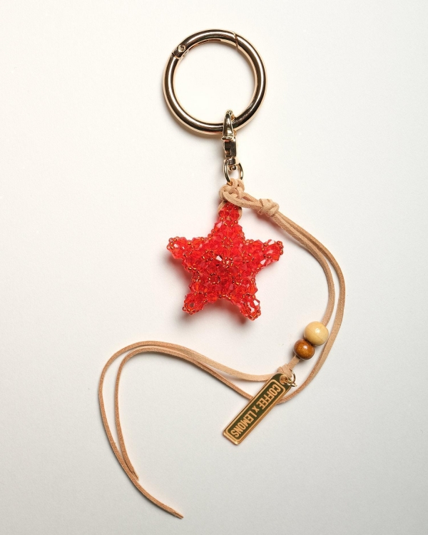 Брелок RED STAR KEYCHAIN в виде красной морской звезды от COFFEE x LEMONS