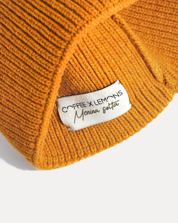 Горчичная теплая шапка связанная из шерсти мериноса от COFFEE x LEMONS