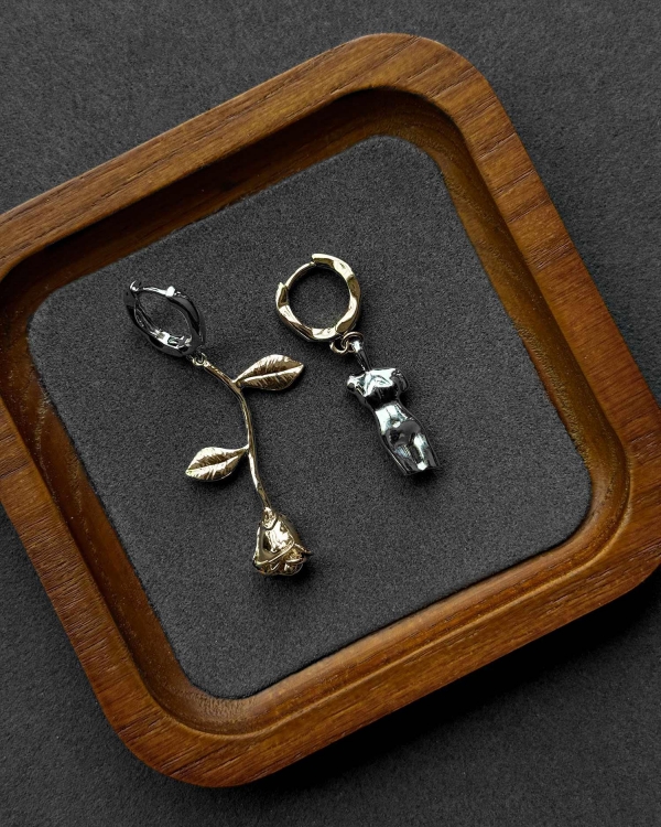 Серьги ручной работы с серебряным бюстом и золотой розой Кофе Лемонс