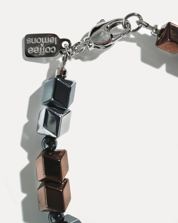 Браслет для мужчин из гематита и ювелирного сплава ручной работы