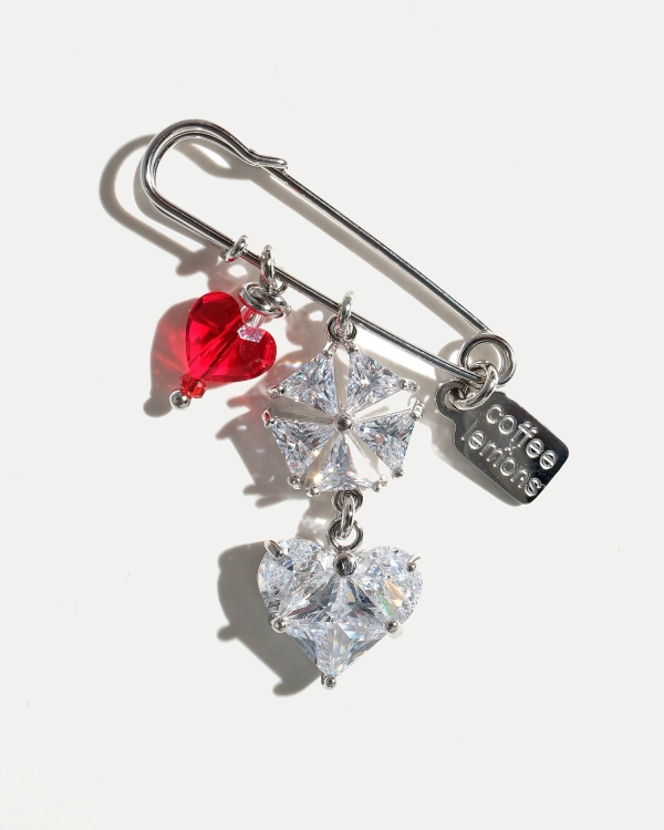 Дизайнерская брошь HEART CHOICE SILVER с кристаллами Swarovski и подвесками в форме сердца