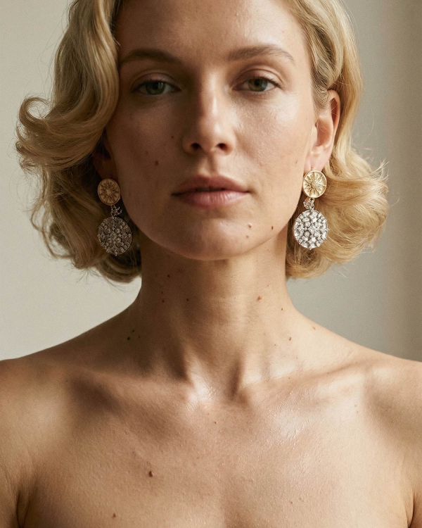 Серьги МОРОЗ И СОЛНЦЕ с подвеской и фианитами, позолота 18K и родирование, длинные серьги на модели