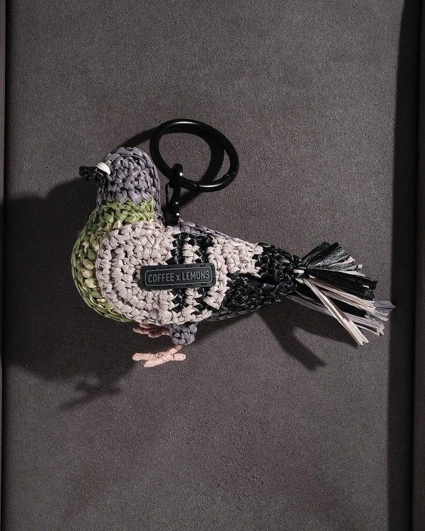 Вязаный брелок голубь ручной работы COFFEE x LEMONS