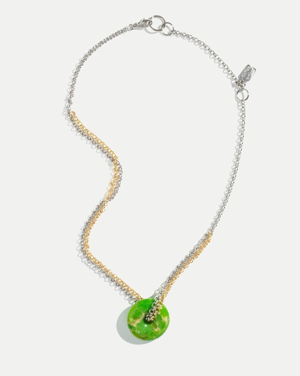 Колье ручной работы с подвеской в виде зеленого диска 