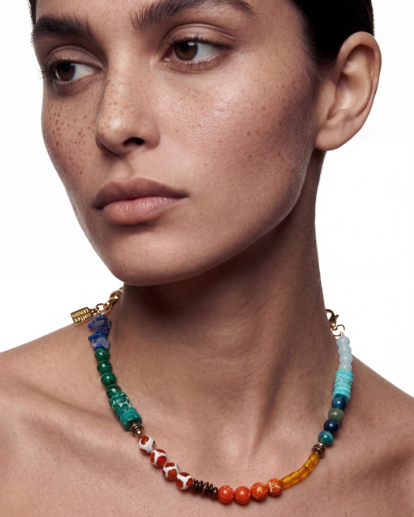 Яркое цветное крупное колье с разными бусинами