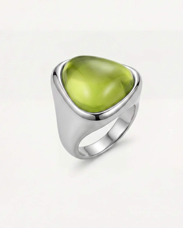 Серебристое кольцо с ярко-зеленым кабошоном