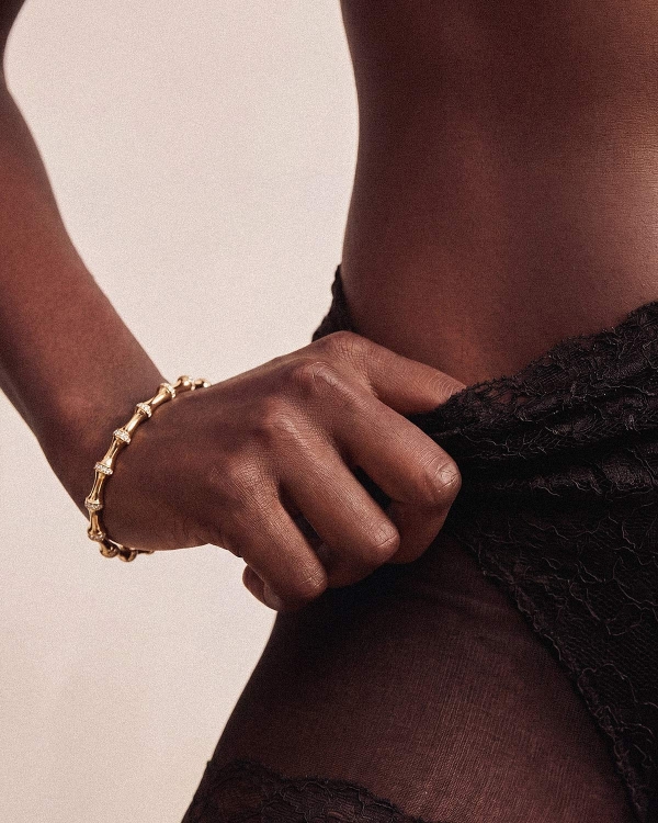 Золотистый браслет с фианитами в стиле бамбука